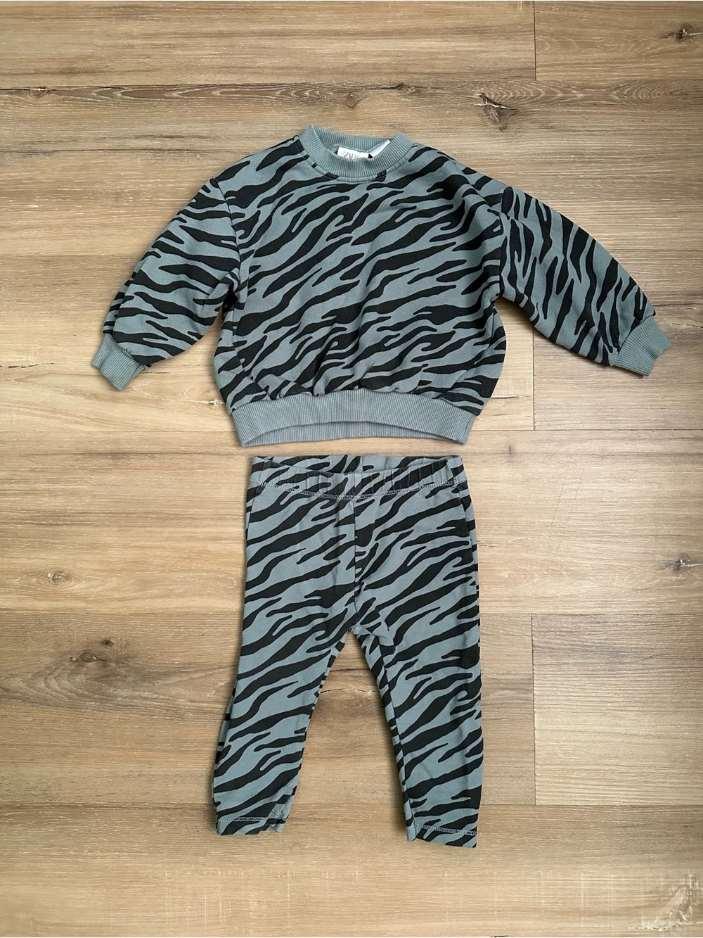 Zara Tiger Print Sweatshirt & Pants Set 9–13Y